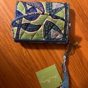 Vera Bradley/ trifold wallet wristlet